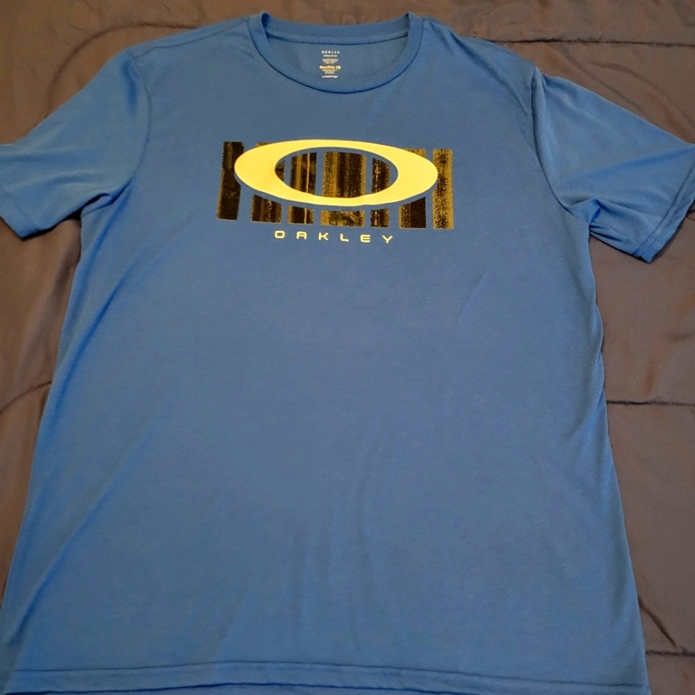 Men's Oakley Tshirt